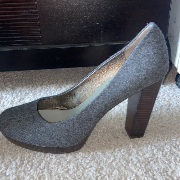 Banana Republic heels - Picture 6 of 13